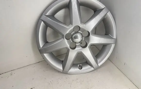 Toyota Prius (XW20) R16 wheel hub/cap/trim 