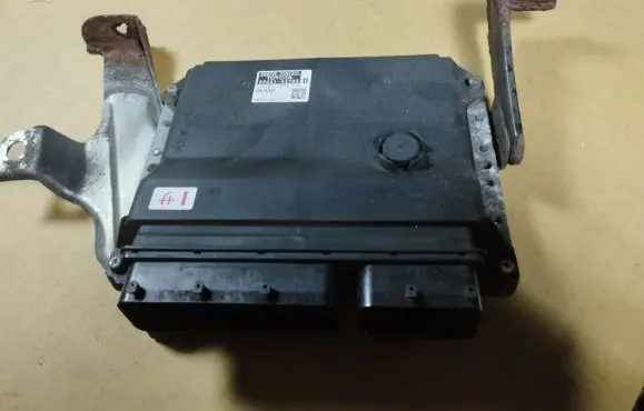 Lexus IS 220D-250-350 Engine control unit/module 8966153700 1758007704