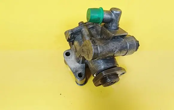 Mercedes-Benz C W203 Power steering pump 