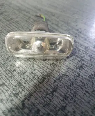 Front fender indicator light