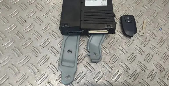 Toyota Aygo AB40 Ignition key/card 899900H070