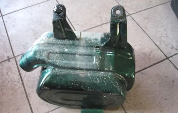 Mitsubishi Pajero Sport I Air filter box MR838