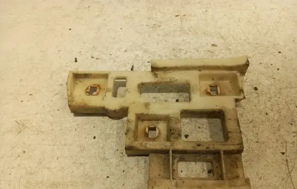 Volvo S70 V70 V70 XC Front bumper mounting bracket 9151503