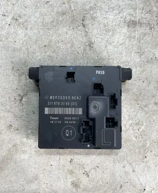 Mercedes-Benz E W211 Door control unit/module 2118703185 00406075