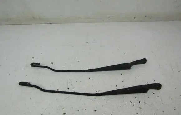 Volkswagen PASSAT B5 Front wiper blade arm 