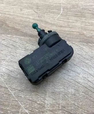 Volkswagen Golf IV Headlight level adjustment motor 1J0941295F
