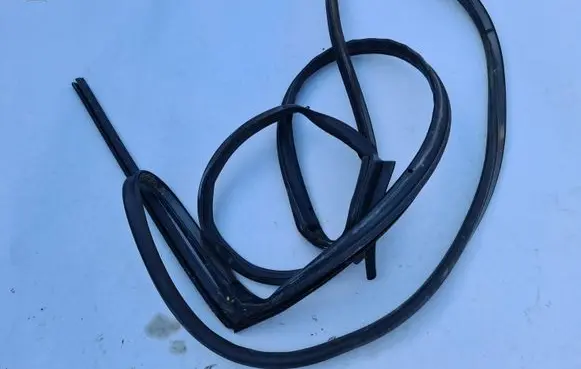 Volvo S60 Rubber seal rear door 