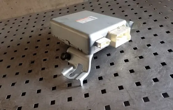 Toyota Avensis T270 Power steering control unit/module 8965005090 6900001685 JL501000353