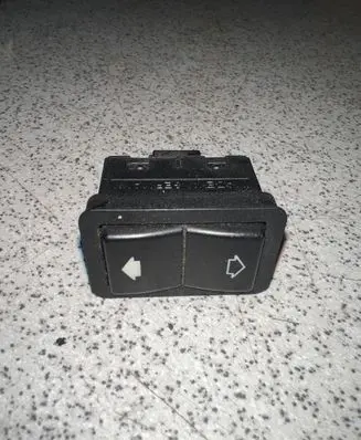 BMW 5 E39 Electric window control switch 8368974