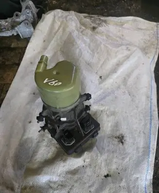 Volvo V60 Power steering pump 31329145 011210
