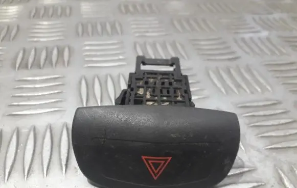 Nissan X-Trail T30 Hazard light switch 06016