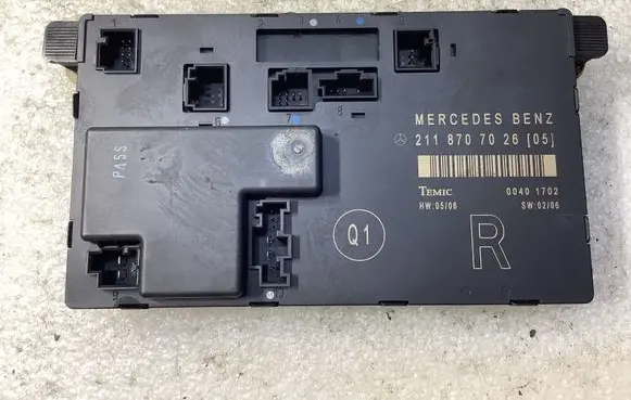 Mercedes-Benz E W211 Door control unit/module 2118707026 00401702