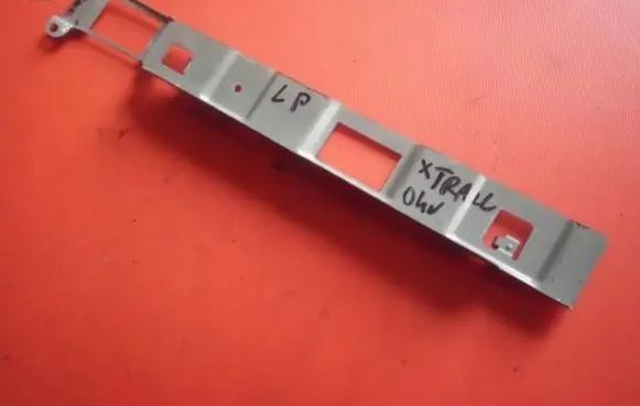 Nissan X-Trail T30 Fender mounting bracket