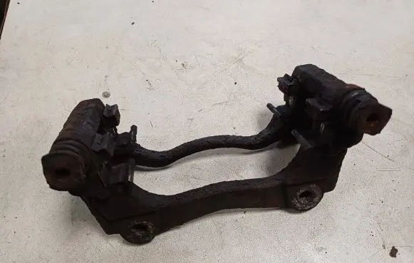 Toyota Corolla Verso AR10 Front Brake Caliper Pad/Carrier 