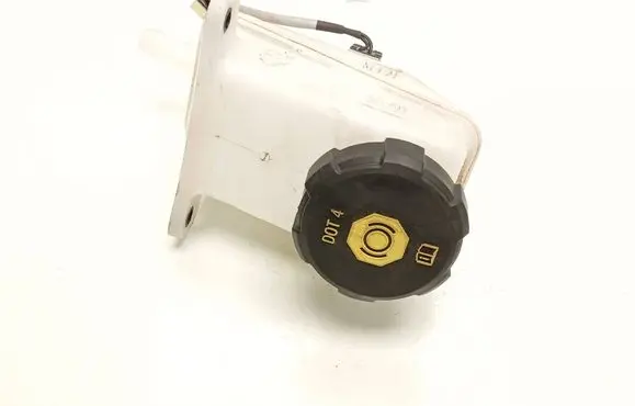 KIA Xceed Brake fluid reservoir