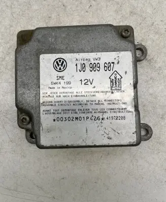 Volkswagen PASSAT B5 Airbag control unit/module 1J0909607 41970208 5WK4199