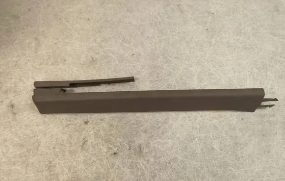 Audi Q7 4L Front driver seat rail trim 7L0881477