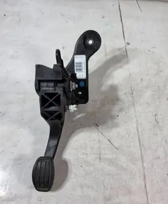 Peugeot 208 II Clutch pedal 9824263080