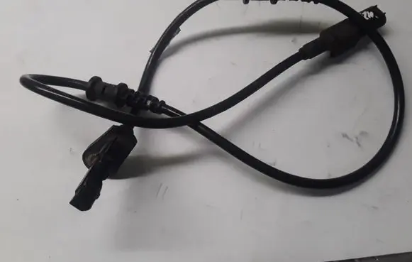 Mercedes-Benz E W211 ABS brake wheel speed sensor A2115402317 0265007720