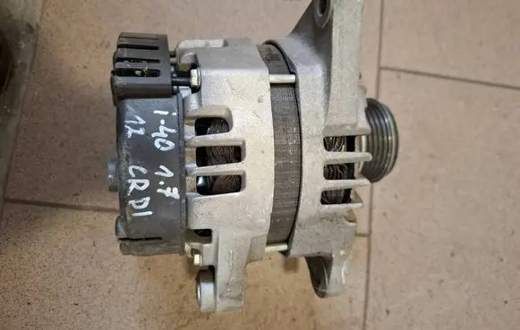Hyundai i40 Generator/alternator 2611067 LRA03610