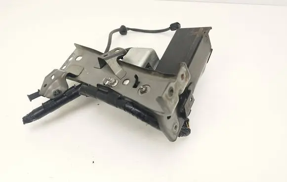 Mazda 6 Fender mounting bracket
