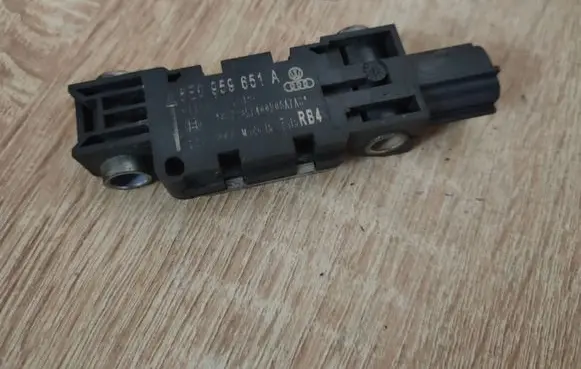 Audi A4 S4 B7 8E 8H Airbag deployment crash/impact sensor 8E0959651A