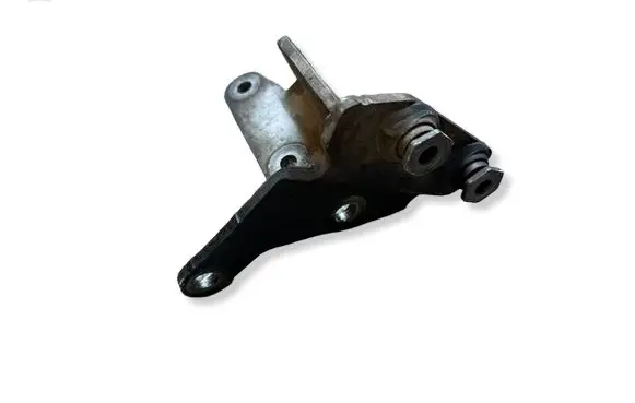 Volkswagen PASSAT B8 Muffler mount bracket/holder 04L131561 01S59