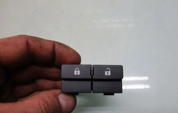 Nissan Qashqai J12 Central locking switch button 