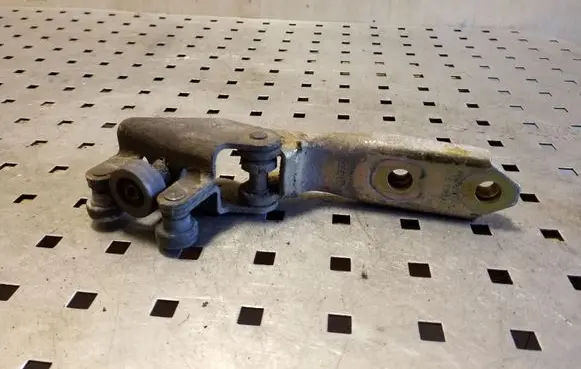 Volkswagen Transporter - Caravelle T4 Sliding door middle roller runner 701843336A 701843335A