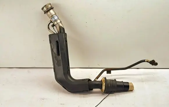 Volvo S70 V70 V70 XC Fuel tank filler neck pipe 9447037 9142825 2313