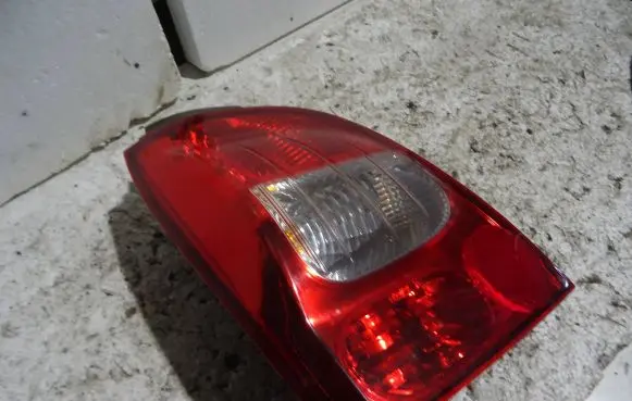 Renault Twingo II Rear/tail lights 8200387888
