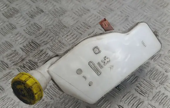 Peugeot 2008 I Master brake cylinder 32069745