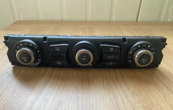 BMW 5 E60 E61 Climate control unit 6411697843501 900252020021 0642324