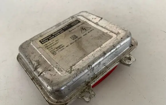Mercedes-Benz Vito Viano W639 Headlight ballast module Xenon 5DV00961000 23004231