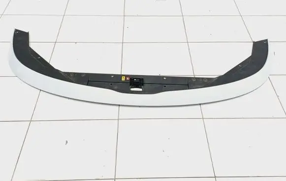 Engine bonnet/hood lock trim molding