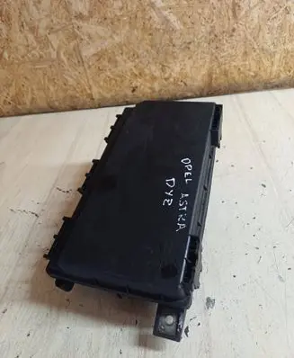 Opel Astra H Fuse module 015349211