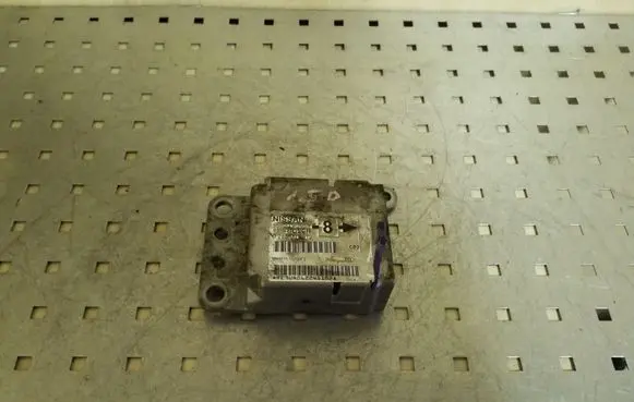 Nissan Note (E11) Airbag control unit/module 988209U40A 0285001912