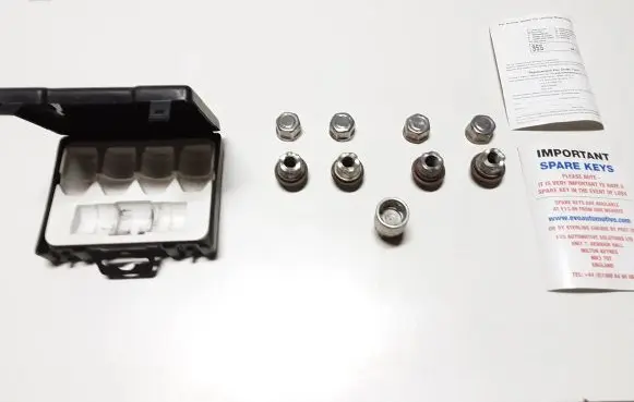 KIA Sportage Anti-theft wheel nuts and lock 
