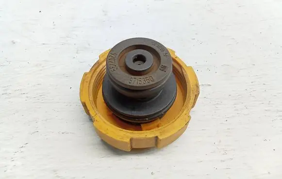 Renault Master III Coolant expansion tank/reservoir cap 