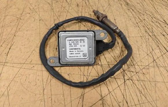 Mercedes-Benz C W205 Lambda probe sensor A0009053606