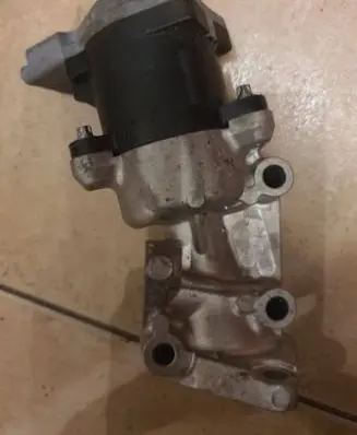 Volkswagen Golf I EGR valve 51880312 PBTGF30 AIS112