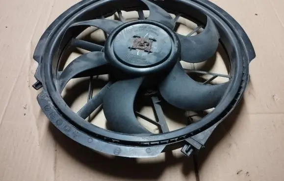 Ford Taurus Electric radiator cooling fan F6DH8C607AC