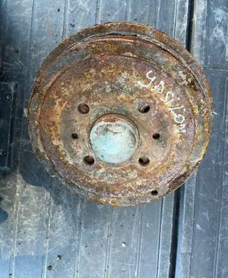 Mitsubishi Grandis Rear wheel hub spindle/knuckle 