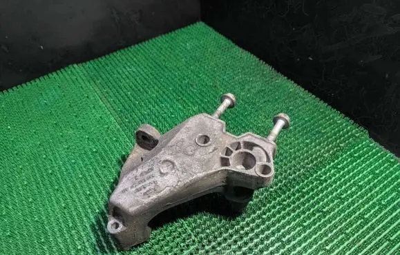 Volkswagen Bora Engine mounting bracket 038199207AG