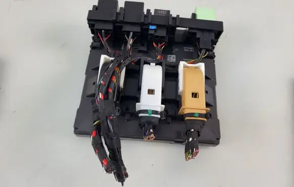Volkswagen PASSAT B7 Comfort/convenience module 3AA937087F