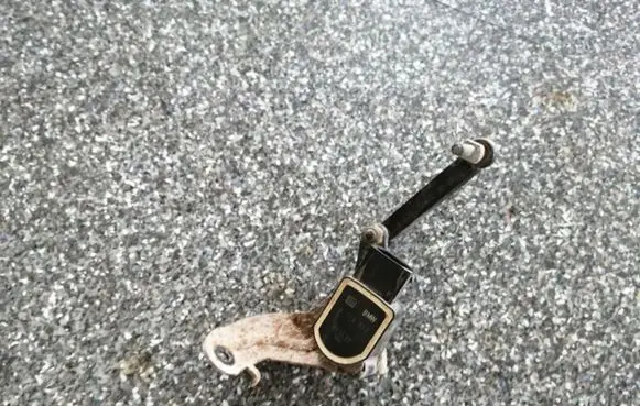 Rear air suspension level height sensor