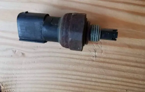 Mercedes-Benz C W203 Air conditioning (A/C) pressure sensor A2038300372 269213 8300372