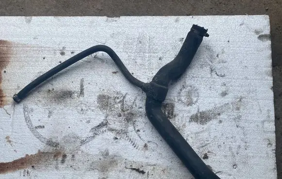 Audi A6 S6 C4 4A Engine coolant pipe/hose
