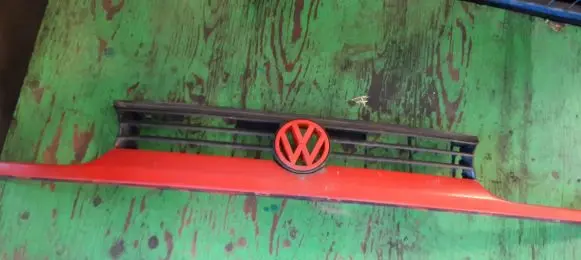 Volkswagen Golf III Front bumper upper radiator grill