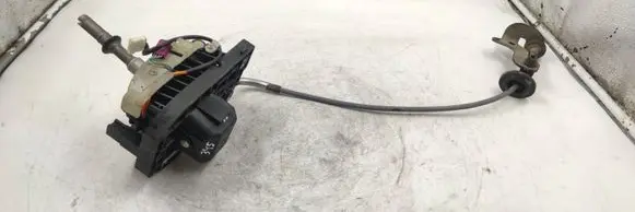 BMW X3 E83 Gear shifter/selector 3404174